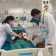 Bé 12 tuổi tím tái sau uống thuốc diệt cỏ, ngộ độc hiếm gặp 