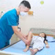 Trẻ đau chân, khó đi lại sau sốt cao do biến chứng tiêu cơ vân nguy hiểm