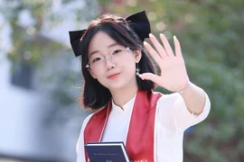 Nữ sinh IMO 2025 nhận Giải Lê Văn Thiêm: Học toán từ sự đam mê