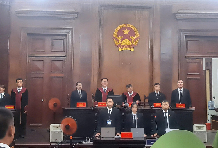 HĐXX phiên tòa sơ thẩm TAND TP.HCM xét xử vụ án nguyên Bí thư Tỉnh ủy Bến Tre nhận hối lộ.