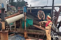 Cảnh sát xử phạt nhiều chủ bến thủy nội địa ở Bắc Ninh