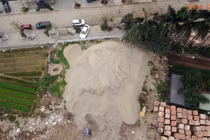 Bãi tập kết VLXD nhếch nhác, ô nhiễm 'nằm chình ình' ở Tây Tựu