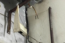 Người dân thấp thỏm sống trong căn nhà nứt, lún giữa Hà Nội