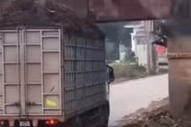 Tài xế chở quá khổ bị CSGT xử phạt từ hình ảnh vi phạm người dân gửi 