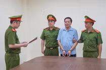 Bắt tạm giam giám đốc, hiệu trưởng, kế toán 'ăn chặn' tiền trợ cấp