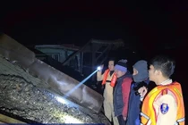 Bắc Ninh bắt giữ 2 tàu hút cát trái phép trên sông Lục Nam