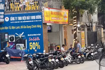 Quán bia lấn chiếm vỉa hè, lòng đường trên phố Thanh Đàm, Hà Nội