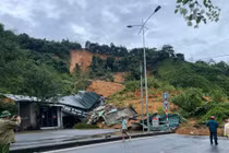 Sạt lở nghiêm trọng ở Lào Cai vùi lấp 3 ngôi nhà 