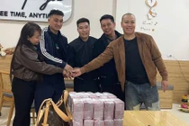 Ba người dân Bắc Ninh nhặt được bao tải chứa 1 tỷ trên đường