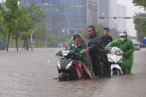 Hà Nội cho 2,3 triệu học sinh nghỉ học ngày mai