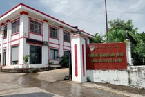 Tuy nhiên, hiện nay, Trường trung cấp nghề Công đoàn Việt Nam không tổ chức giảng dạy và đào tạo nghề. Đã tổ chức liên danh, liên kết với Công ty Cổ phần Phượng Hoàng Glass trong việc thi công chế tác sản phẩm khung nhôm kính.