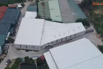 Đây là những công trình xây dựng trái phép trên đất nông nghiệp, sử dụng sai mục đích đất tại cánh đồng khu phố Phương Cầu, phường Phương Liễu (tỉnh Bắc Ninh). Phó Chủ tịch UBND phường Phương Liễu Tô Thành Công khẳng định, những công trình này đều xuất hiện trước thời điểm sáp nhập chính quyền địa phương 2 cấp, là tồn tại, lịch sử để lại.