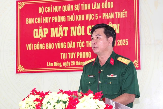 Ban Chỉ huy PTKV 5 gặp mặt đồng bào dân tộc xã Tuy Phong