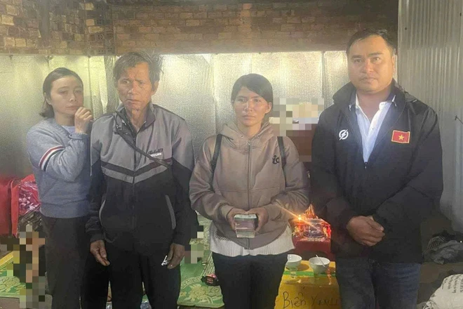 Cộng đồng chung tay hỗ trợ gần 70 triệu đồng đưa lao động nghèo về quê