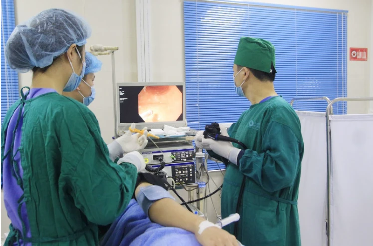 Ăn yến chưng người bệnh bị hạt táo đỏ đâm thành dạ dày