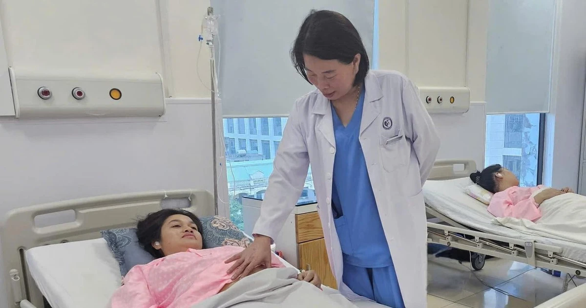 Ối vỡ non lẫn máu, sản phụ và thai nhi nguy kịch vì rau bong non