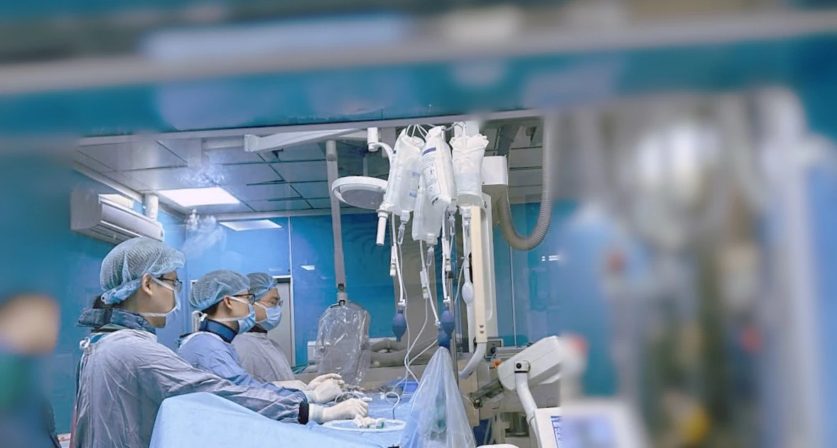 Đau đầu dữ dội, chàng trai 19 tuổi nguy kịch vì huyết khối tĩnh mạch não