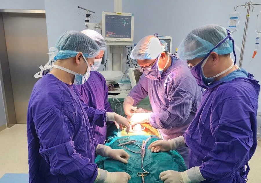 Đau tức nhẹ vùng kín, không ngờ tinh hoàn vỡ nát, hoại tử