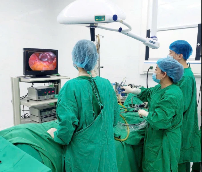 Cô gái 16 tuổi phải cắt buồng vì đau bụng đến bệnh viện muộn