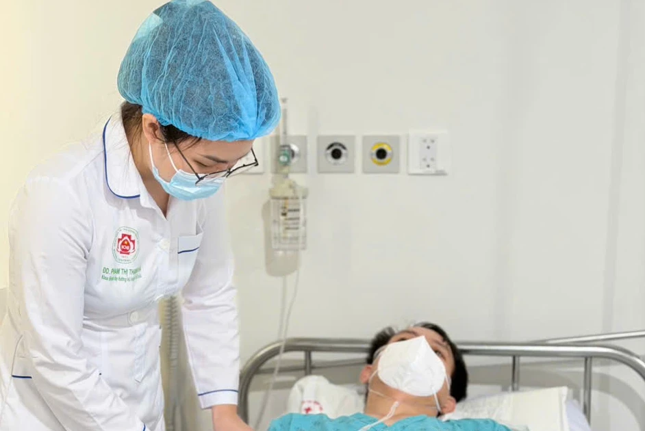 Người đàn ông viêm phổi, nhiễm khuẩn huyết nguy kịch do vi khuẩn đa kháng