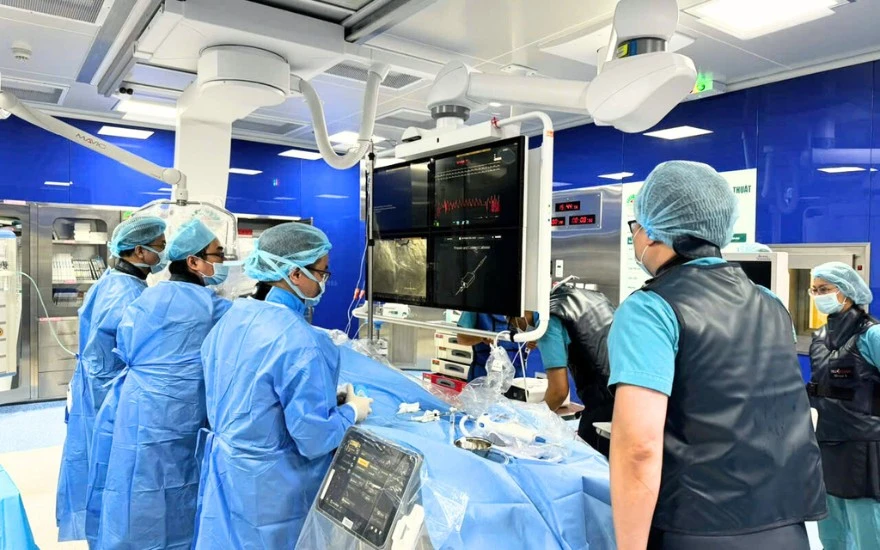 Phá vôi lòng mạch giúp bệnh nhân thoát nguy cơ đột quỵ