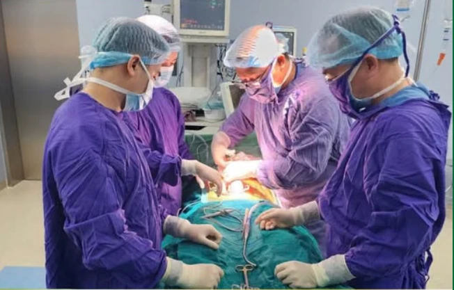 Giãn tĩnh mạch tinh, nguyên nhân gây vô sinh nam, có nên phẫu thuật?