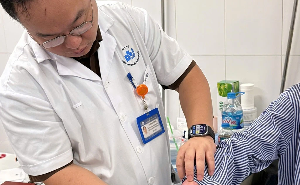 Bác sĩ Việt Nam điều trị thành công bệnh da di truyền hiếm nhờ tiêm botox