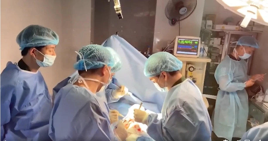 Hành trình giành giật sự sống nơi trùng khơi, ca mở ngực đầu tiên tại đảo