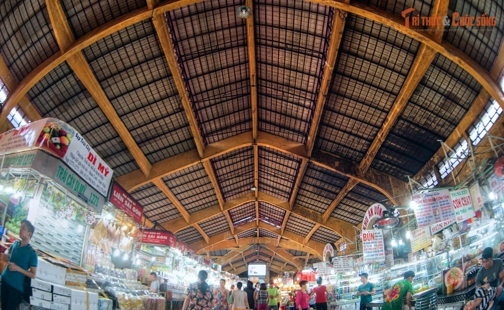 Chợ Bến Thành: Nơi hội tụ văn hóa và ẩm thực đặc sắc