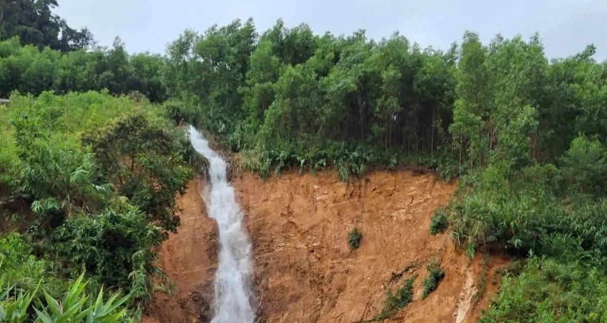 52 hộ dân tại xã Thanh Bồng bị cô lập do sạt lở núi