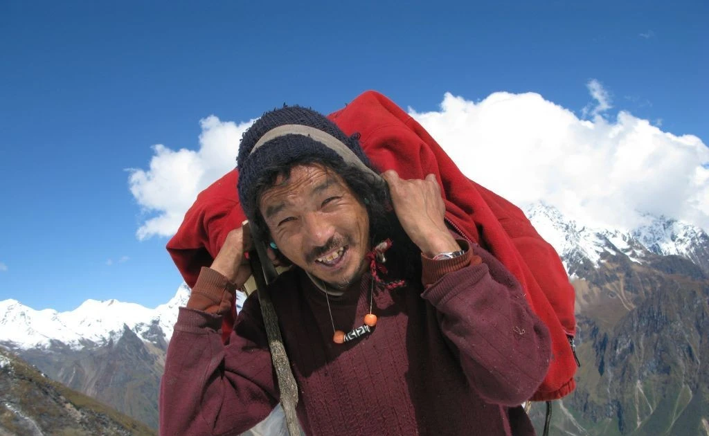 Tộc người Sherpa phi thường, leo Everest dễ như đi chợ hàng ngày