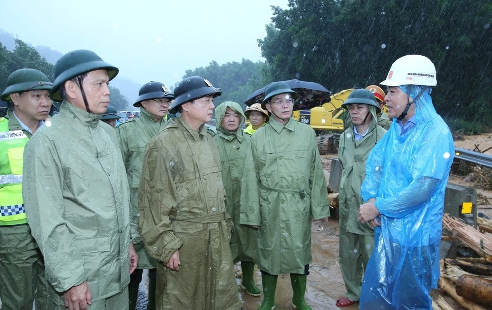 Khẩn trương khắc phục sạt lở tuyến cao tốc La Sơn - Hòa Liên