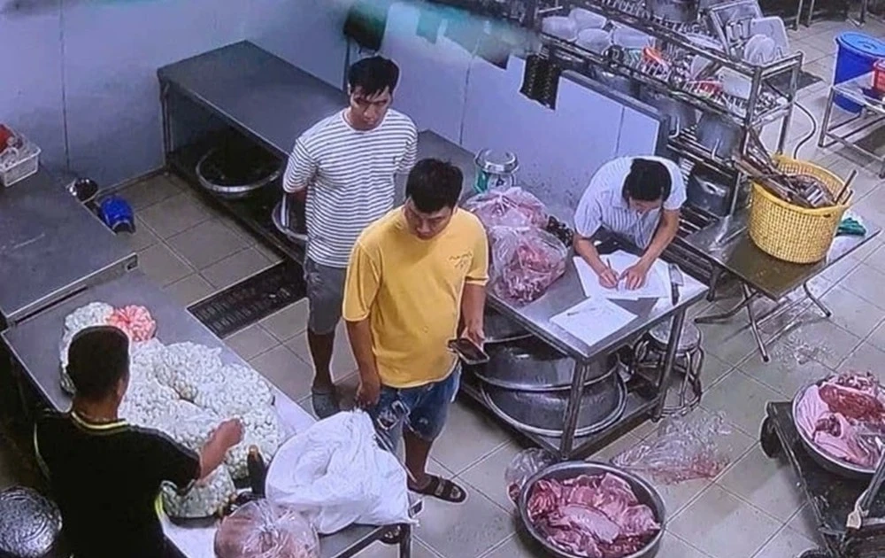 Trứng cút bốc mùi tại bếp ăn Tiểu học Cự Khê, xử phạt công ty Nhật Anh