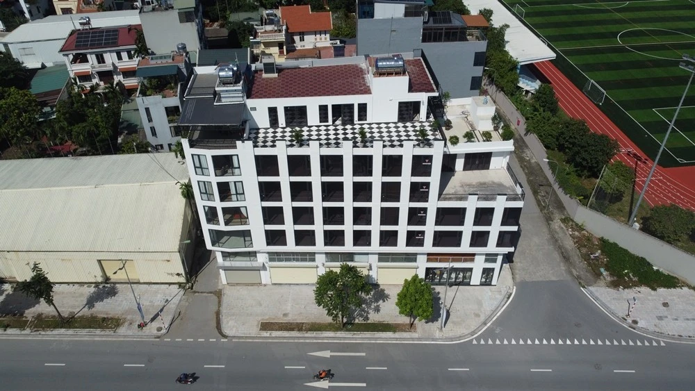 Công trình ngay mặt phố ở Hà Nội vi phạm TTXD, ai chịu trách nhiệm?