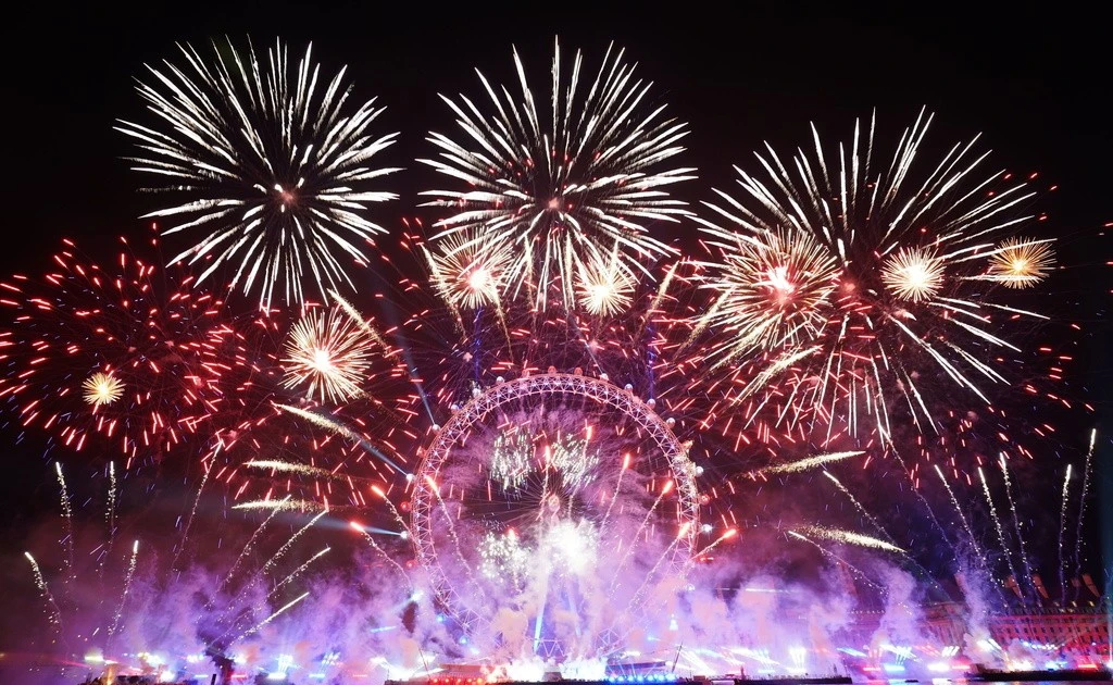 Khoảnh khắc khó quên trong 'đại tiệc' pháo hoa đón năm mới ở Châu Âu