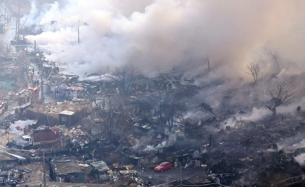 Hiện trường vụ cháy khu ổ chuột ở thủ đô Hàn Quốc