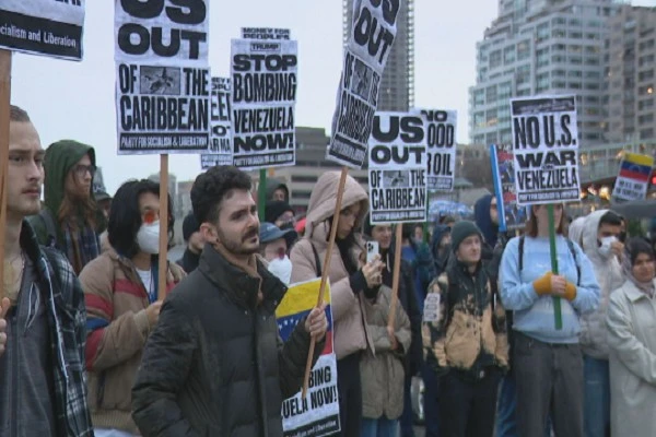 Biểu tình tại Mỹ phản đối chiến dịch quân sự ở Venezuela