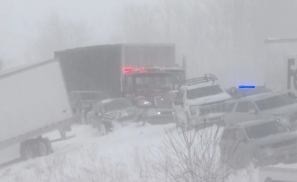Hơn 100 xe va chạm liên hoàn trên cao tốc ở Mỹ