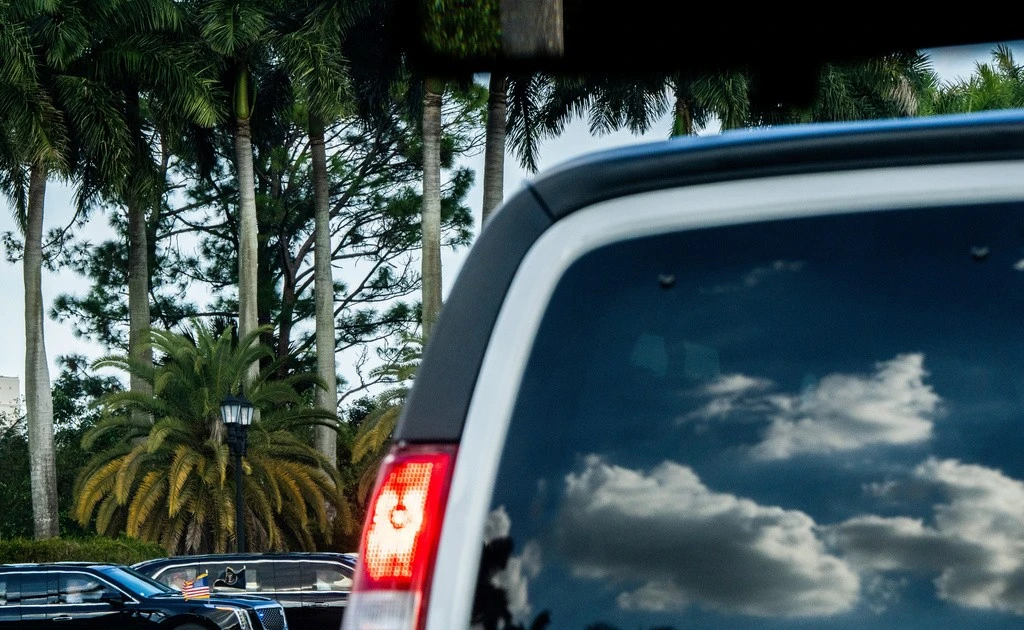 Đoàn xe của Tổng thống Trump phải chuyển hướng vì 'vật thể khả nghi'