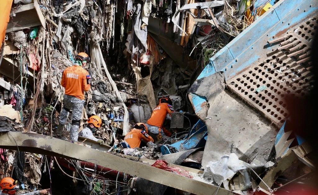 Hiện trường vụ sập núi rác ở Philippines, nhiều người thương vong