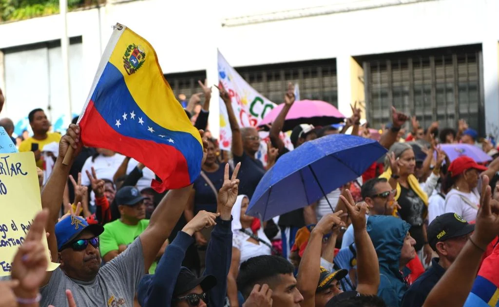 Vì sao Mỹ kêu gọi công dân rời Venezuela ngay lập tức?