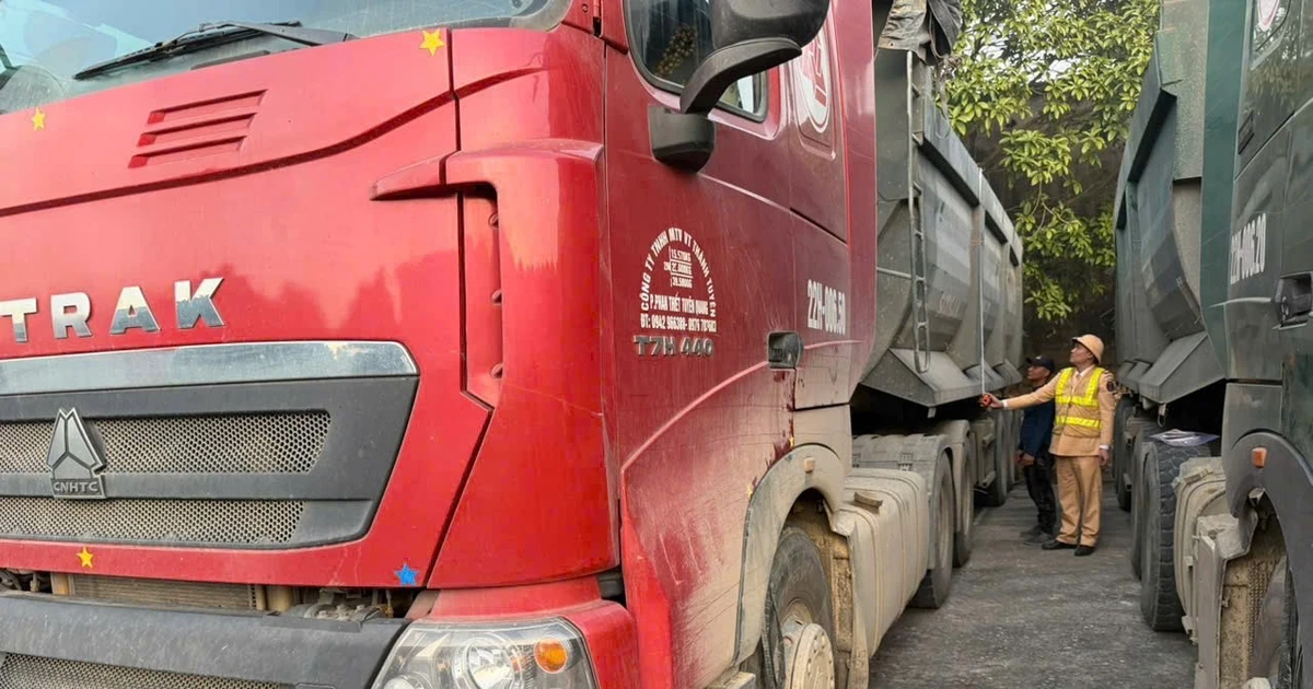 CSGT Phú Thọ xử lý xe quá tải lợi dụng giờ giao ca để né kiểm soát