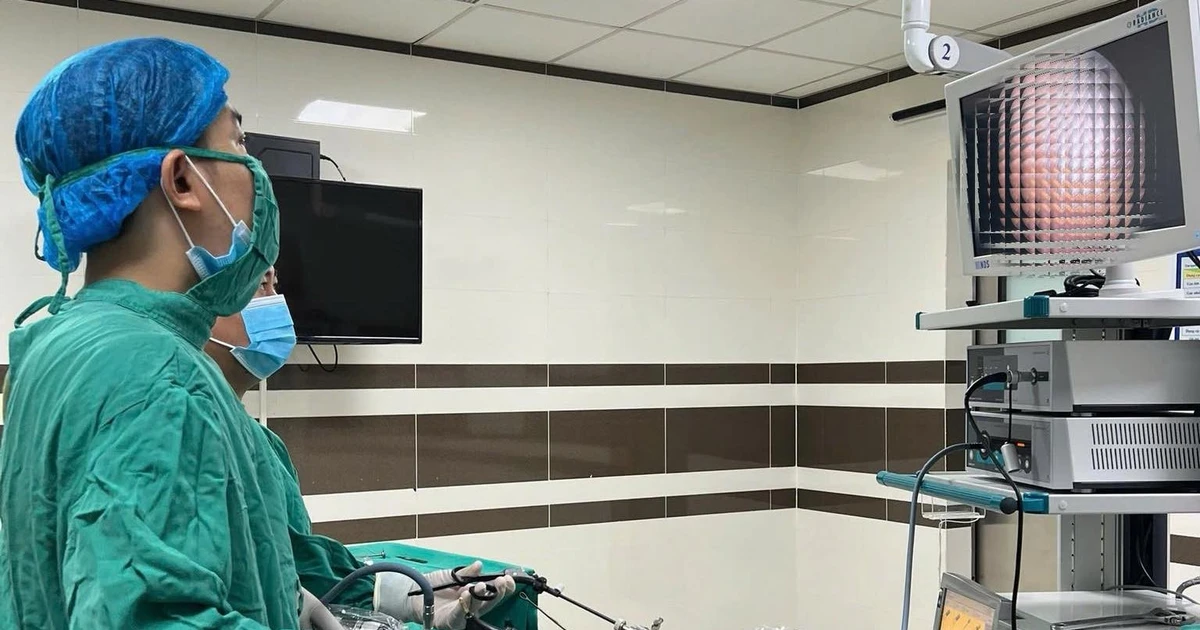 Chủ quan tự dùng thuốc, bệnh nhân 75 tuổi bị thủng ổ loét hành tá tràng