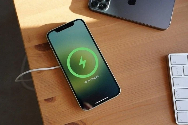 Sạc iPhone dừng ở 80% hóa ra vô ích