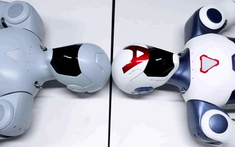 Robot hình người bị hack bằng giọng nói, lây virus không cần mạng