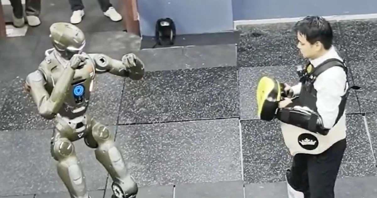 Robot kungfu Trung Quốc vượt mặt Tesla chỉ sau 2 năm