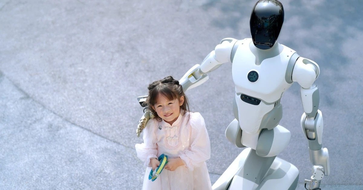 Robot trông trẻ mở ra kỷ nguyên gia đình thông minh