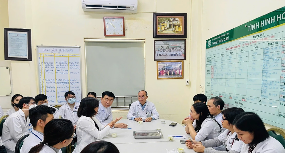 93 cuộc hội chẩn, 2 lần phẫu thuật, giành sự sống cứu người đàn ông 51 tuổi