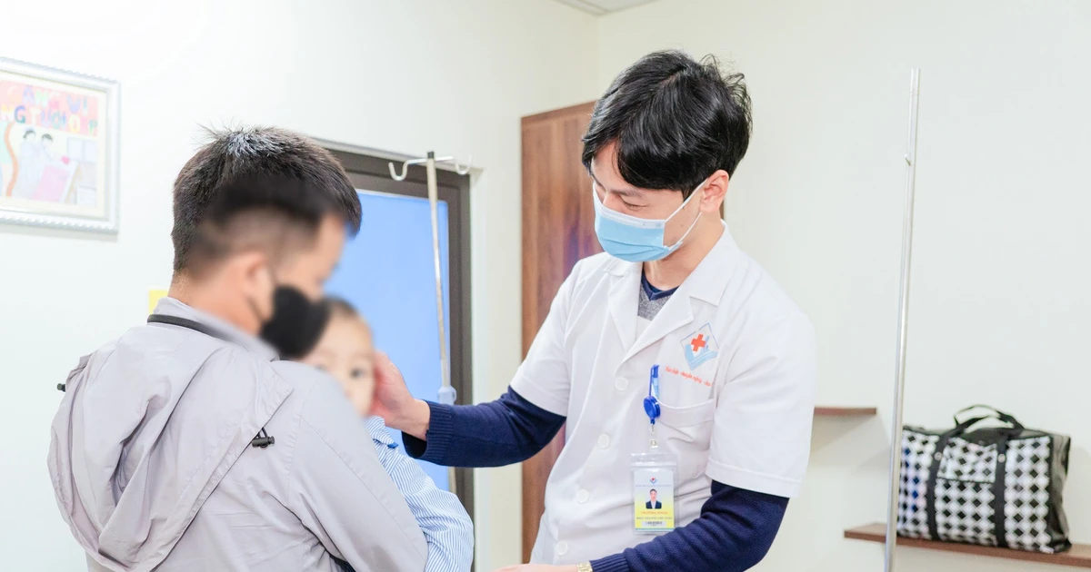 Đau bụng quanh rốn, bé 3 tuổi ung thư tinh hoàn, di căn gan, phổi