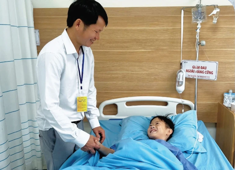 Đau chân sau ngã đá bóng, trẻ 10 tuổi bất ngờ phát hiện u xương đùi